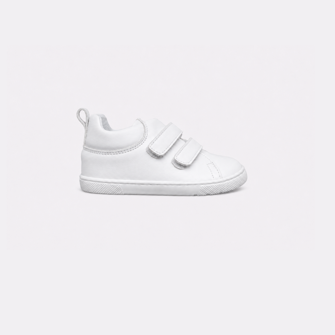 Deportivo blanco barefoot
