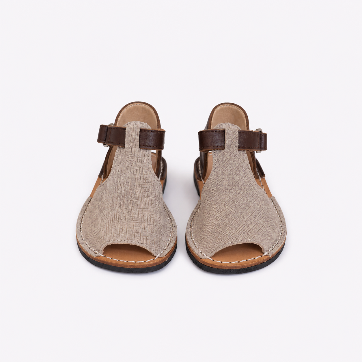 Sandalia de piel marrón y taupe
