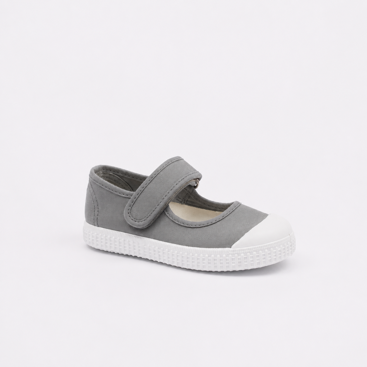 Mercedes de lona gris