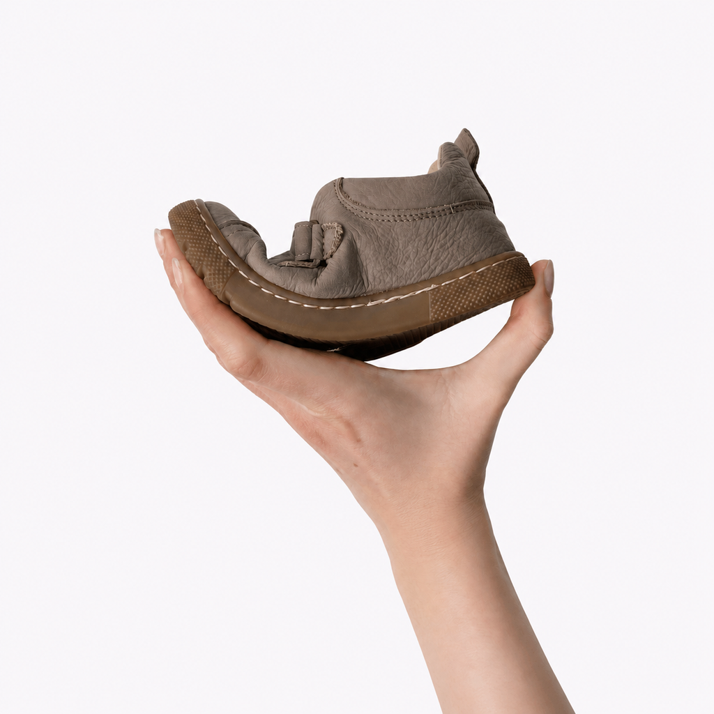 Deportivo marrón barefoot