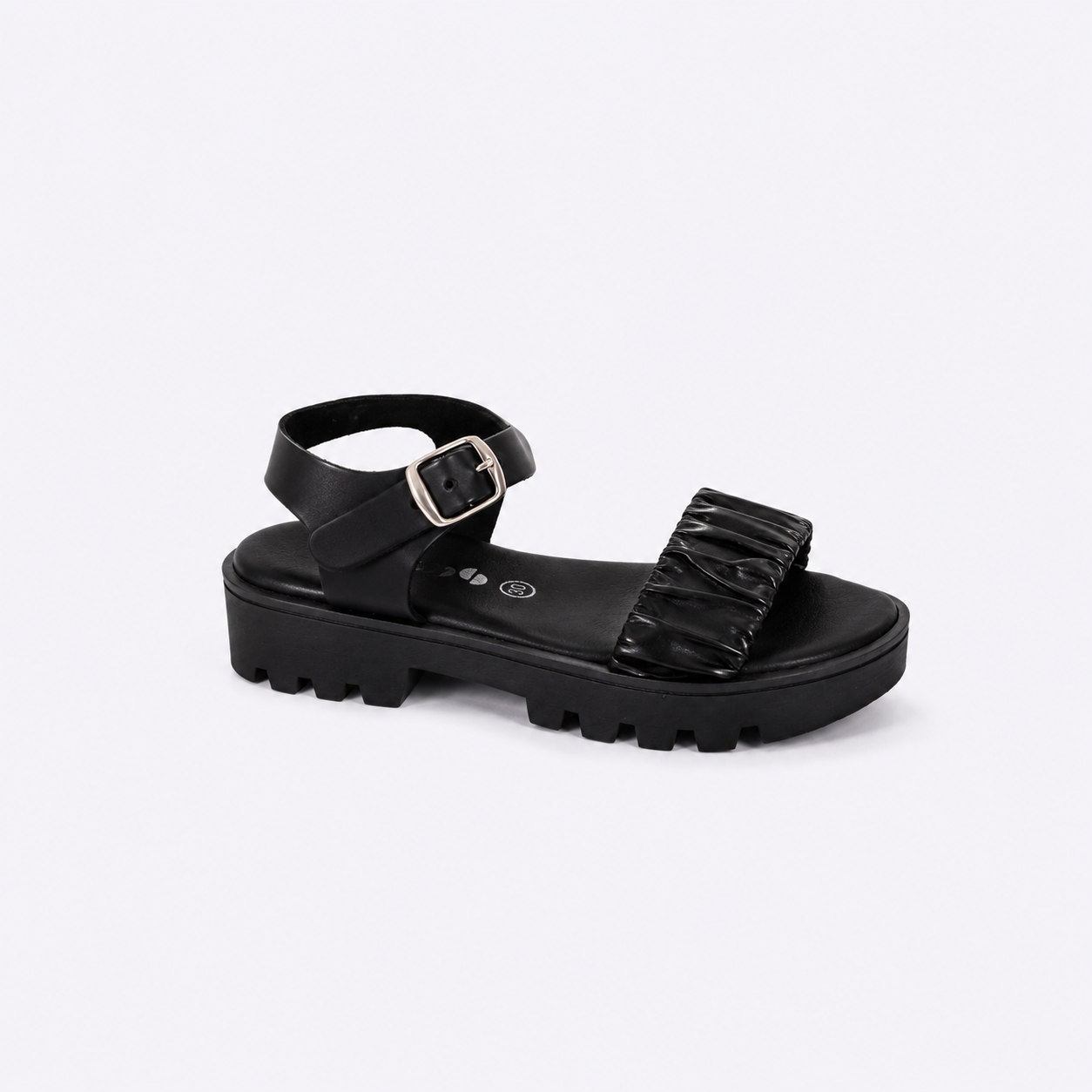 Sandalia de piel negro con plataforma