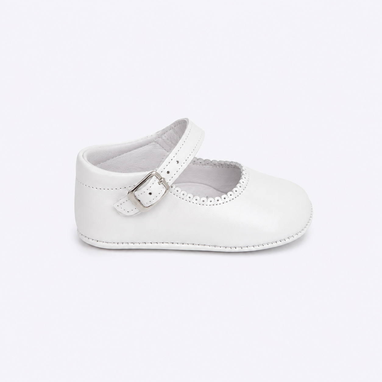 Mercedes blanco bebé cuna