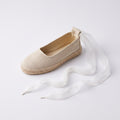 alpargata de lino beige con tiras de tul blanco