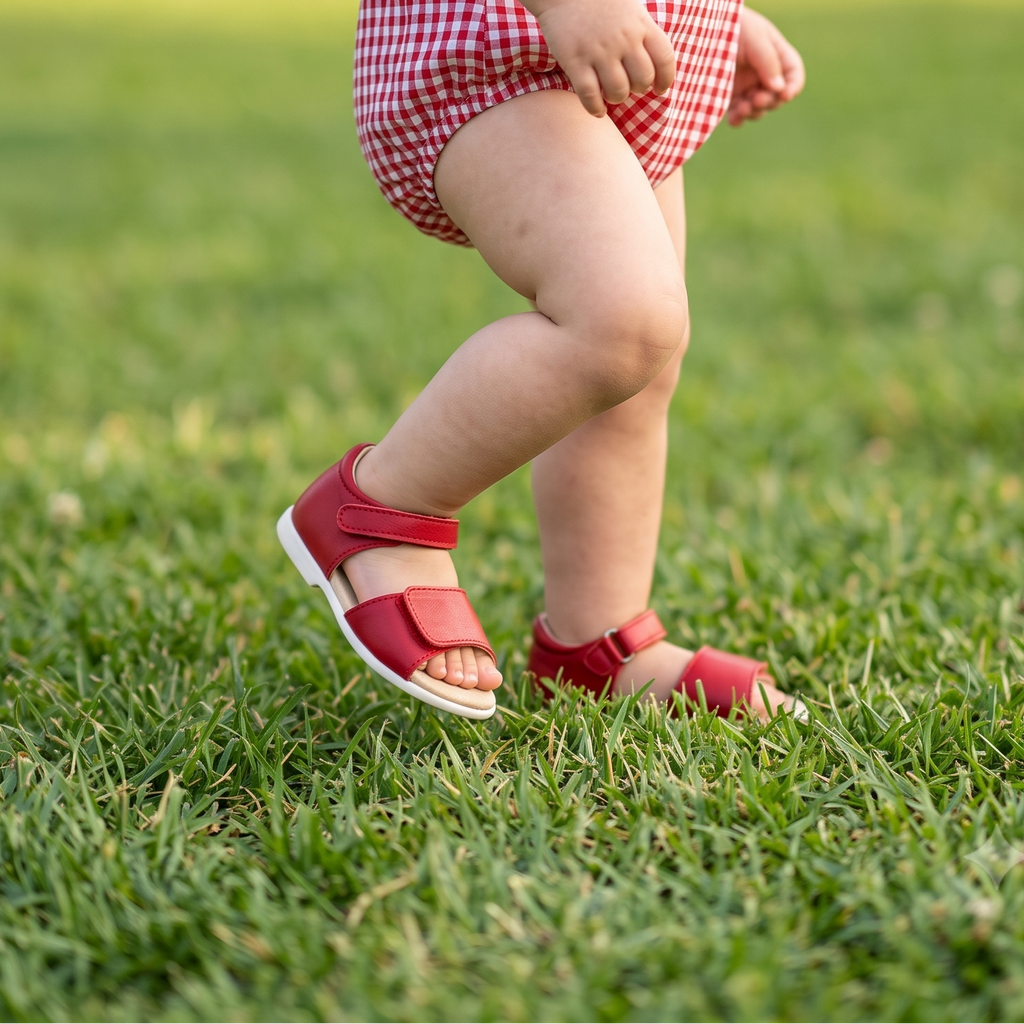 Sandalia roja de piel para bebe