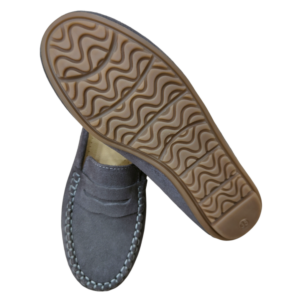 Mocasín de serraje gris