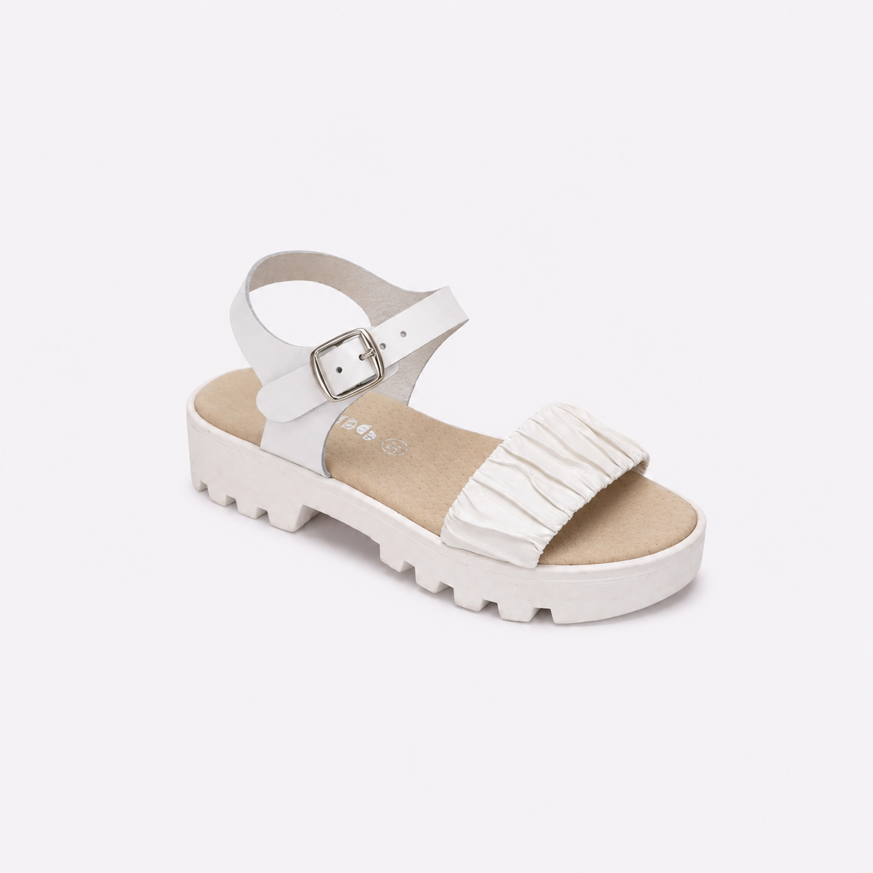 Sandalia de piel blanca con plataforma