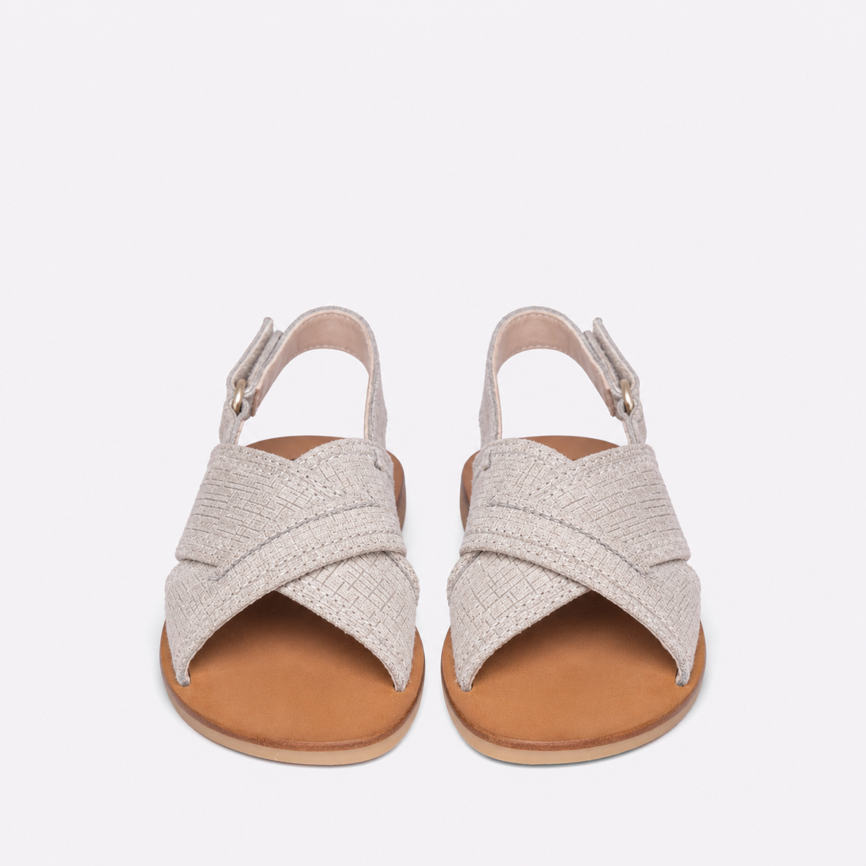 sandalia gris de piel unisex infantil hecha en españa con cierre adaptable de velcro. de frente en tiendas papos, Valencia