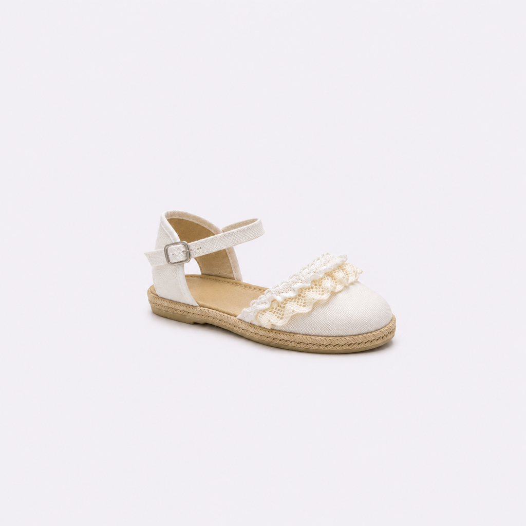 Alpargata blanca de niña con pulsera y detalle de encaje beige en la puntera- Tiendas Papos