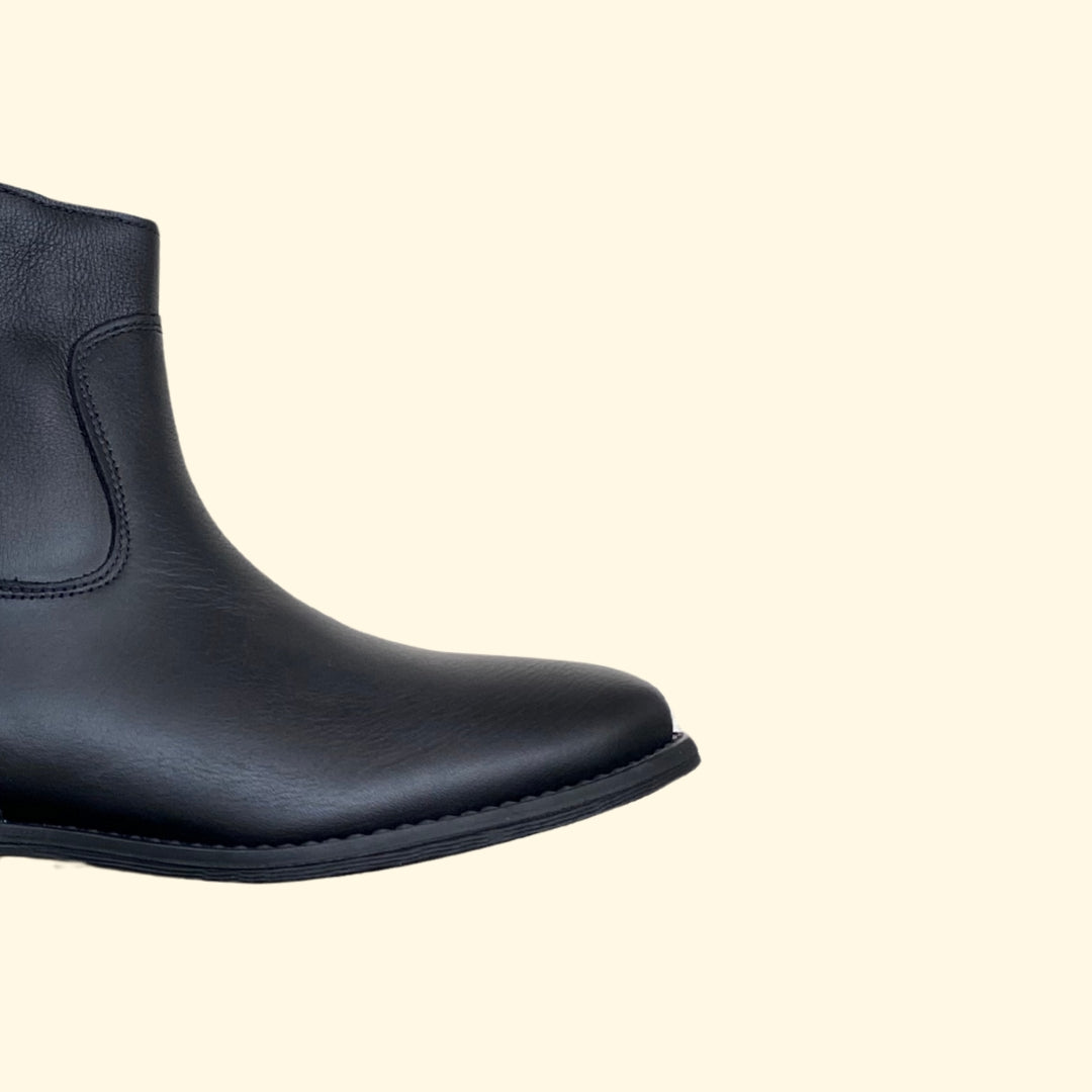 Botín dardo negro piel