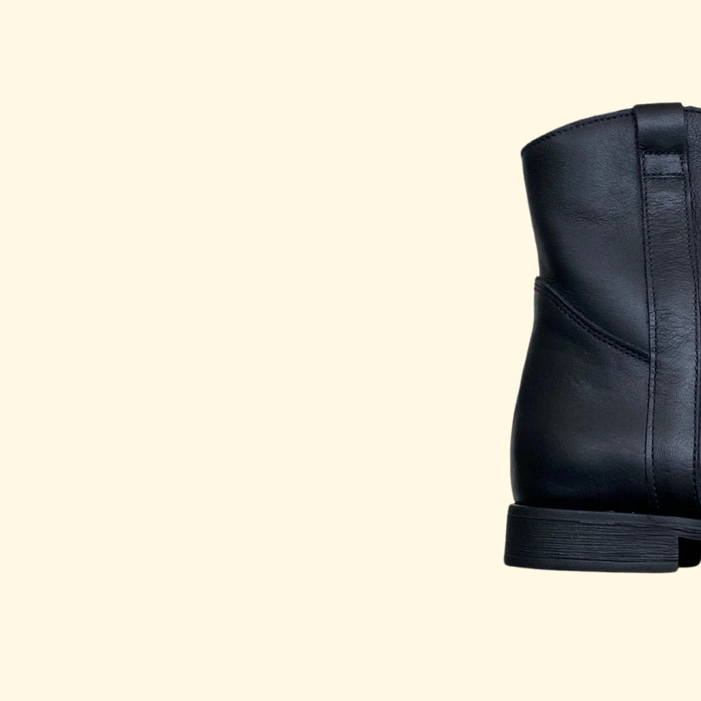 Botín dardo negro piel