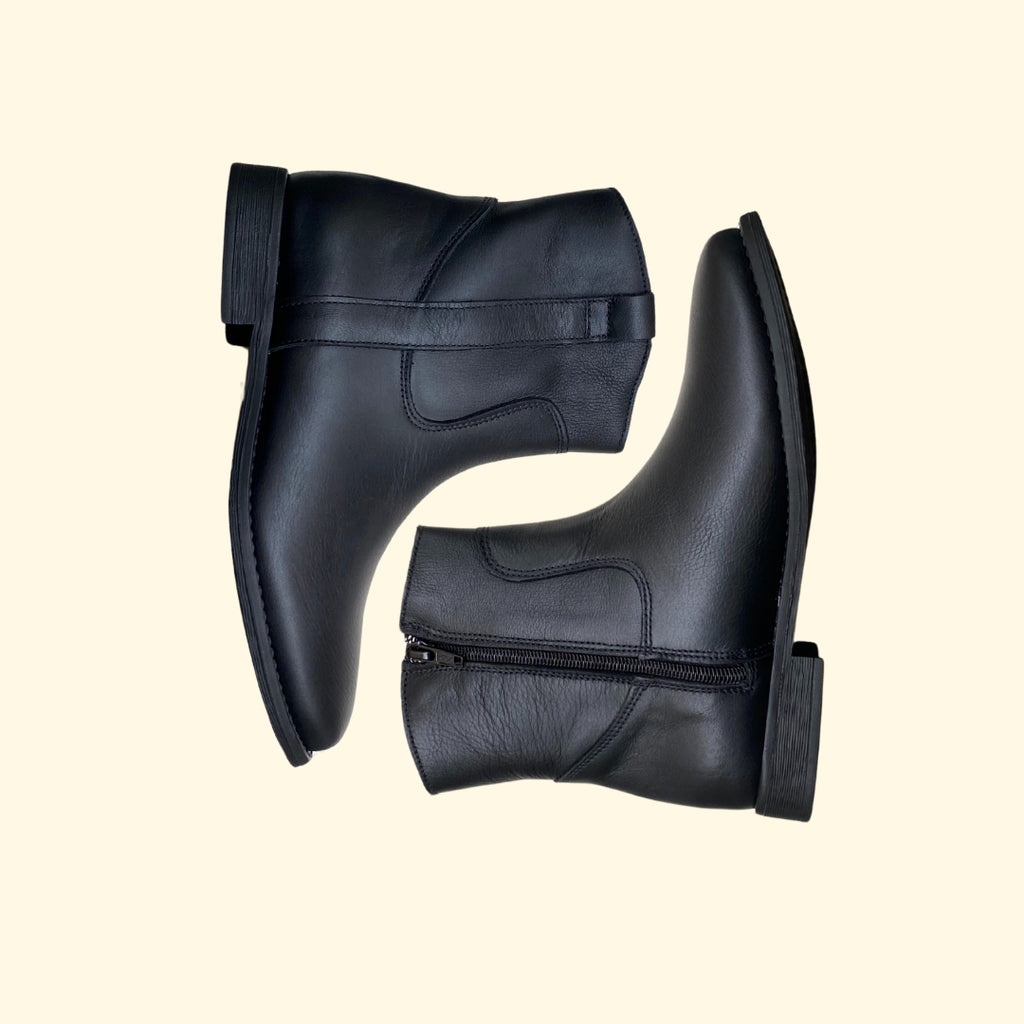 Botín dardo negro piel