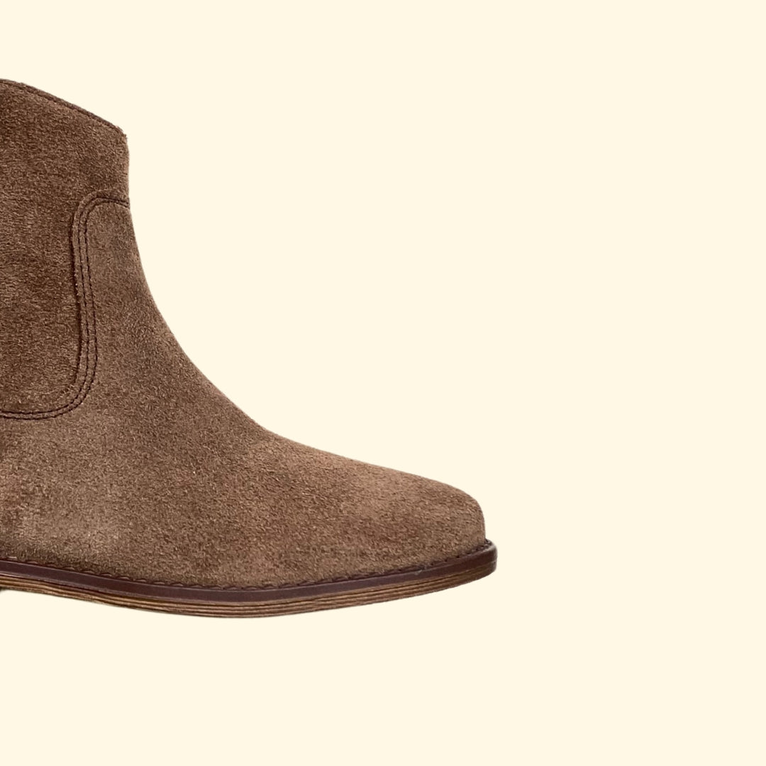 Botín marrón de serraje