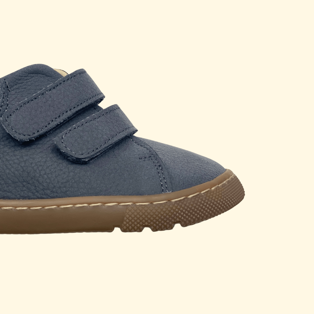 Deportivo gris barefoot