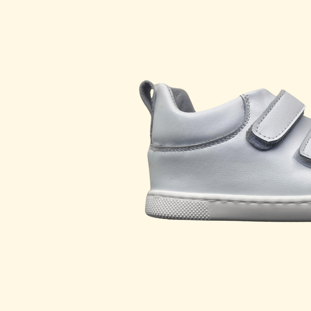 Deportivo blanco barefoot