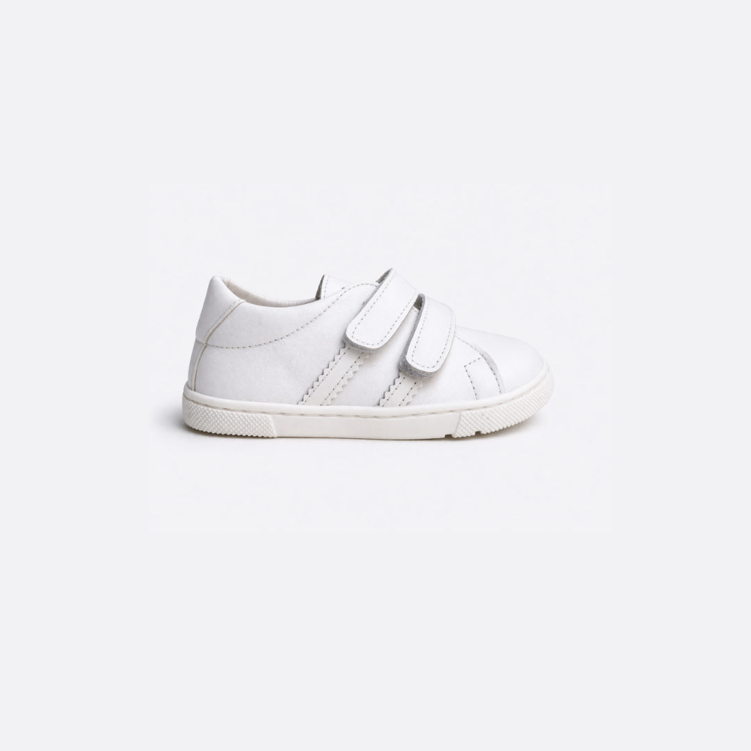 Deportivo blanco barefoot