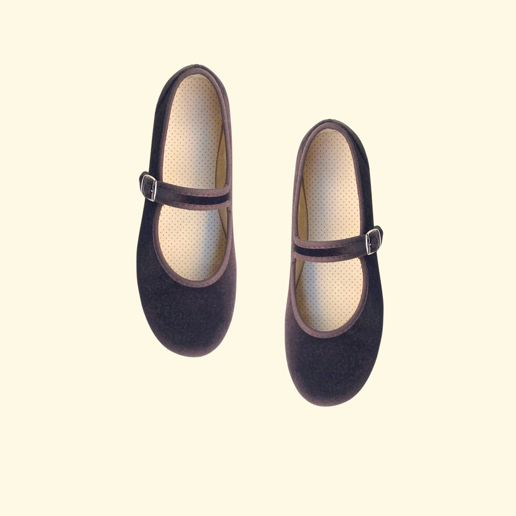 Mercedes terciopelo marrón