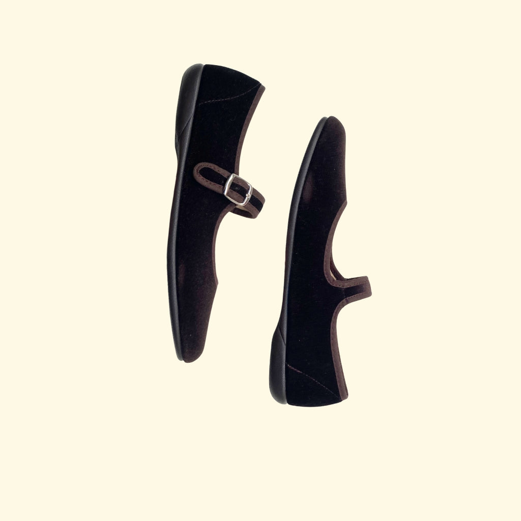 Mercedes terciopelo marrón