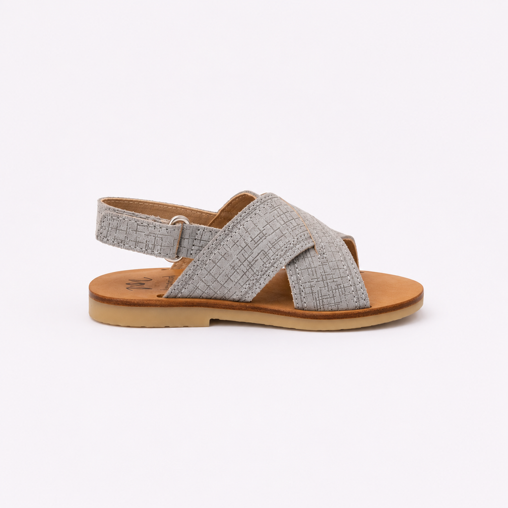 lateral de sandalia de piel gris claro unisex para niño y niña hecho en españa en tiendas papos 1975 valencia
