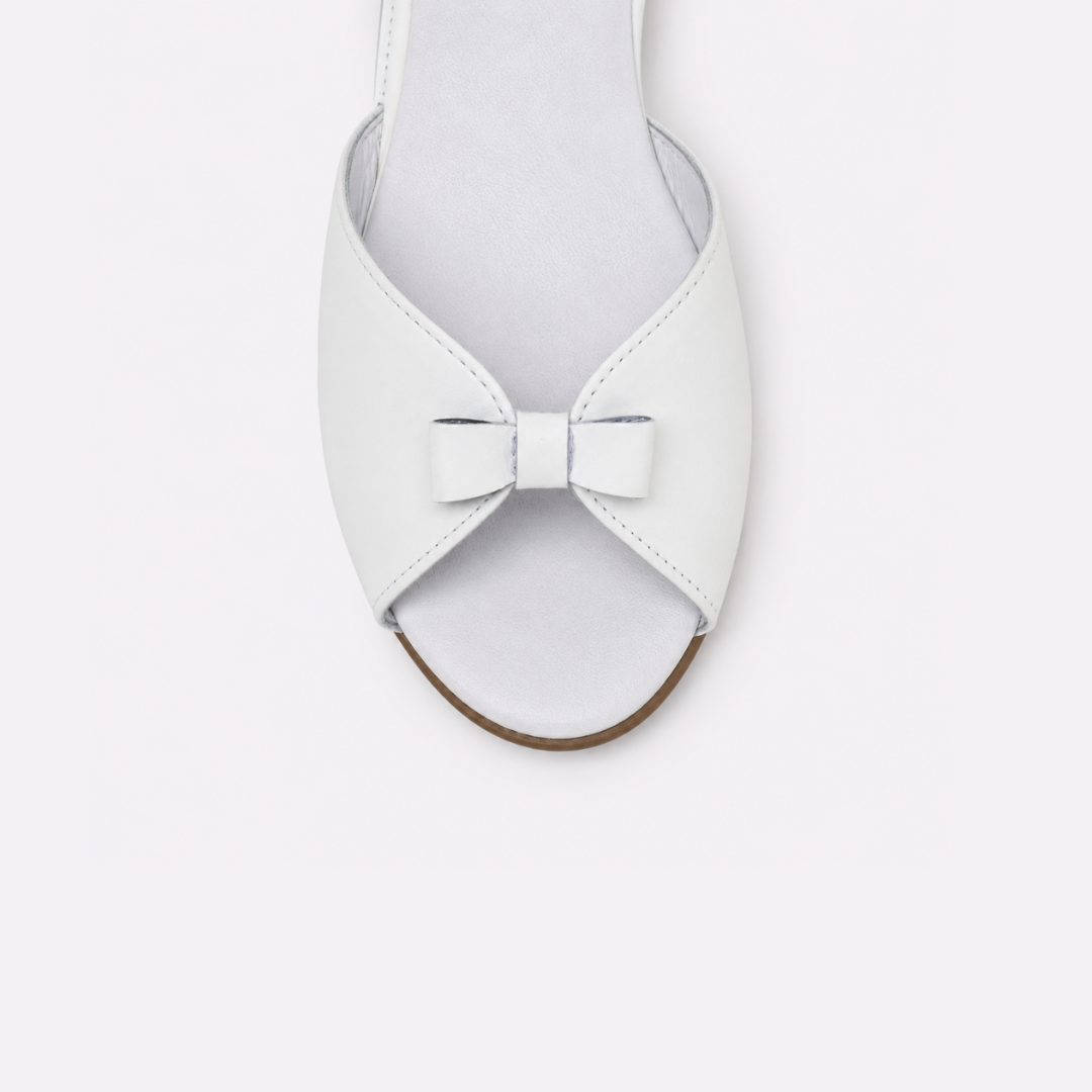 Sandalia de lazo blanco de piel